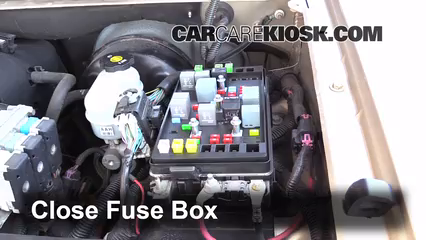 Replace a Fuse: 2002-2009 Chevrolet Trailblazer - 2003 Chevrolet